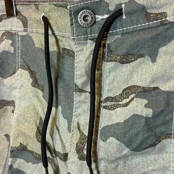Levi Signature Men's  Shorts Big & Tall Size 42 Camo Cargo Shorts Fish Camp Hike - Picture 5 of 8
